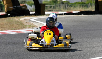 Outdoor Karting - 2 karters racing